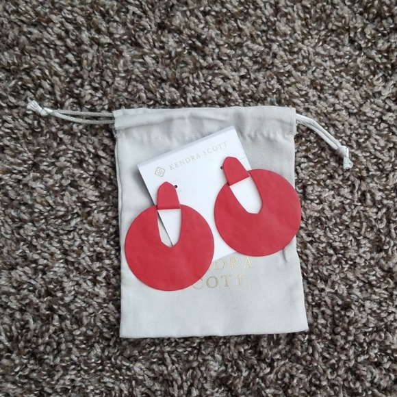 Kendra Scott Jewelry - 1HRSALE💥NWOT Kendra Scott Red Diane Earrings